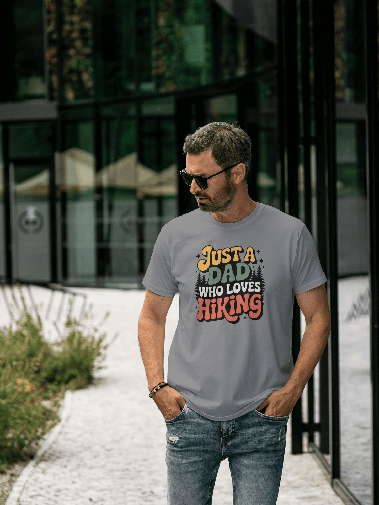 "Just a Dad who loves hiking" Premium T-Shirt